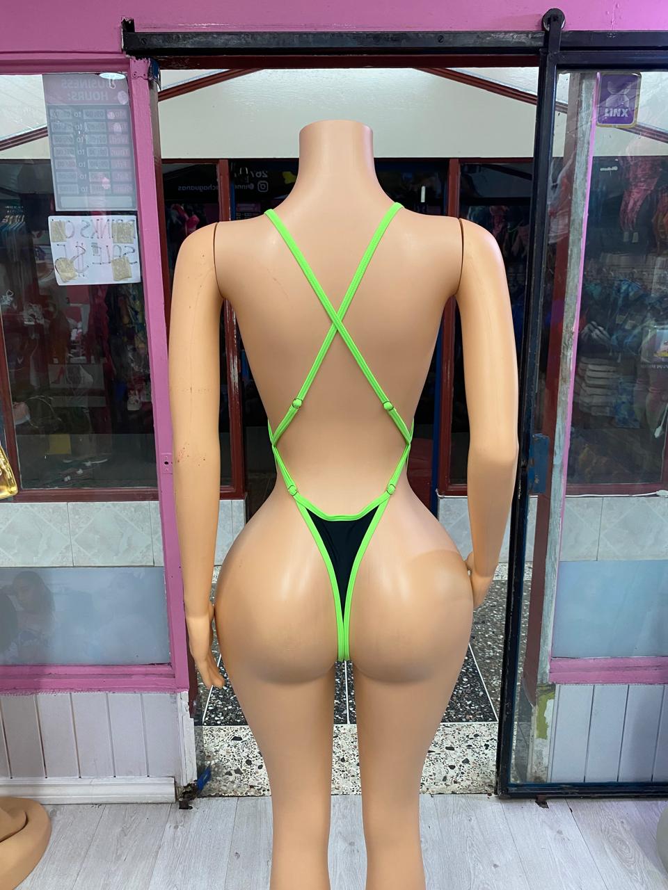 Shania Monokini