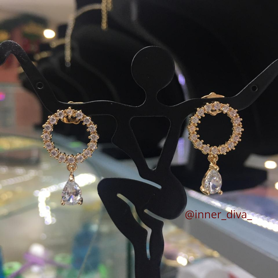 Hanging earring in 18k gold plated
