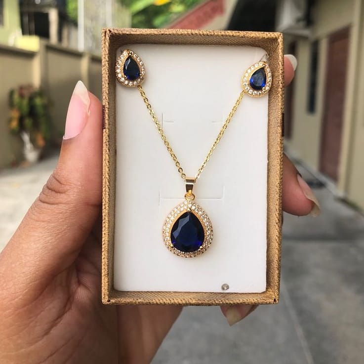Teardrop chain set