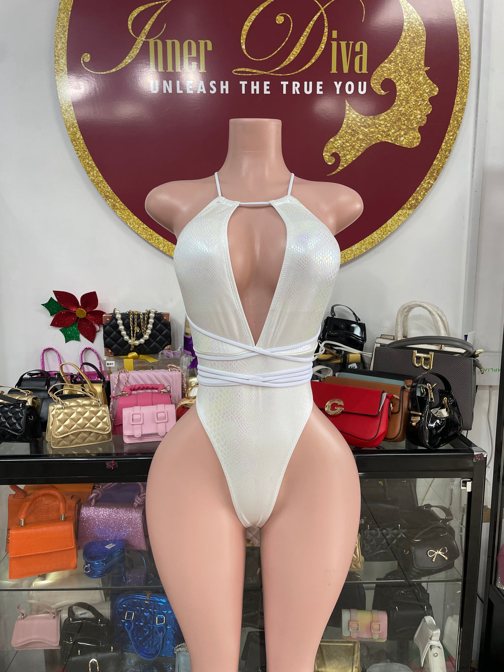 Holographic Monokini