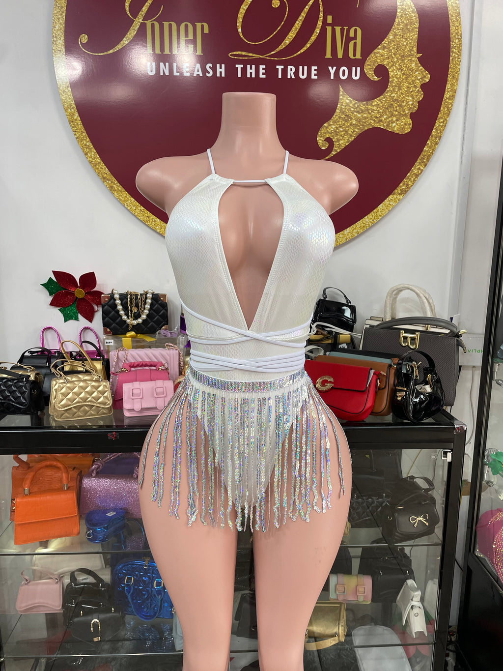 Holographic Monokini