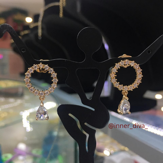 Hanging earring in 18k gold plated