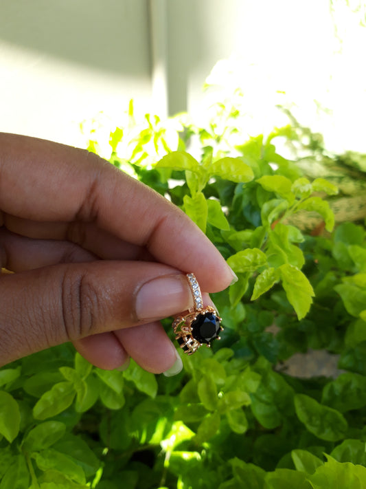 Hoop earrings with black stones