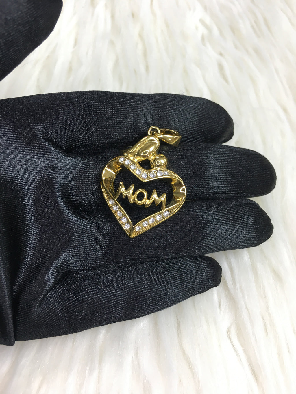 24k gold plated 'Mom' pendant