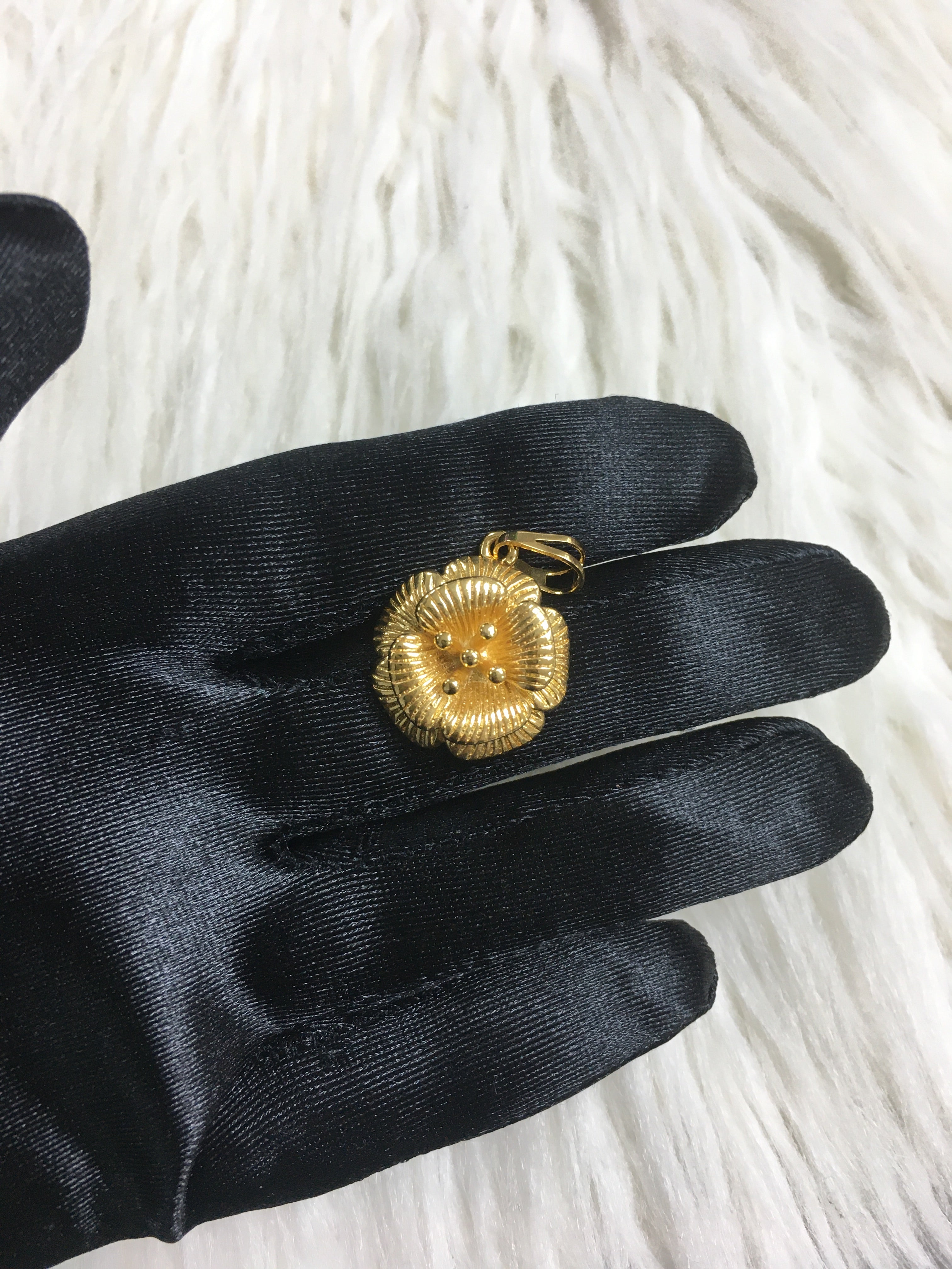24k gold plated flower pendant
